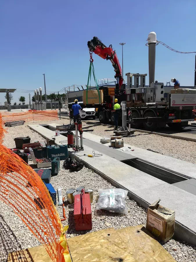 Costruzione stazione elettrica e apparecchiature 
