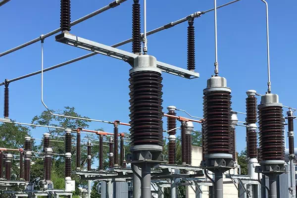 Interruttori elettrici per impianto alta tensione