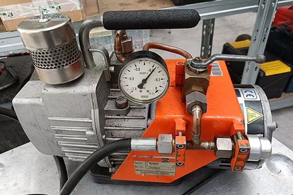 Pompa del vuoto per recupero gas sf6