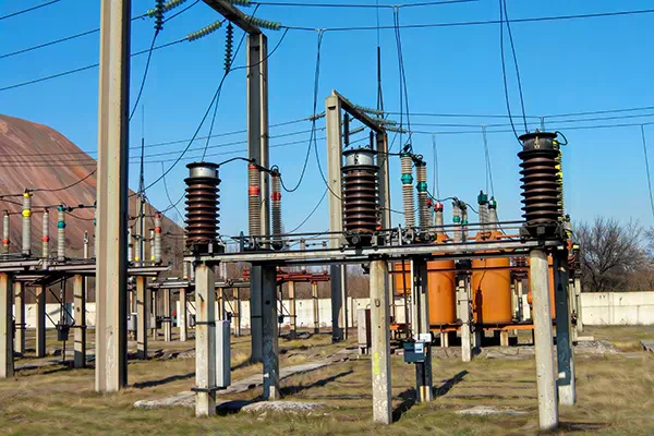 Sottostazione elettrica con interruttori at